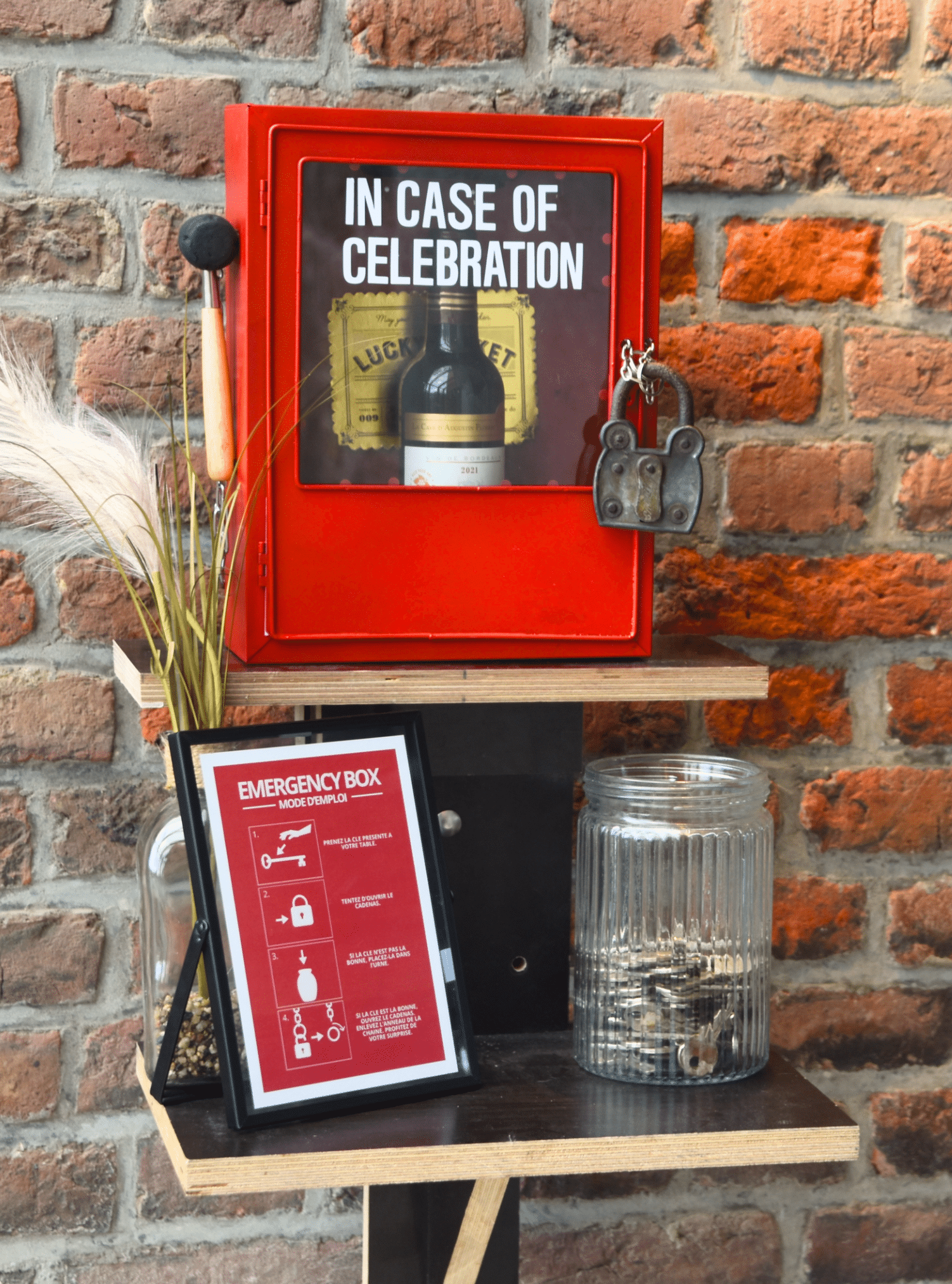 La boîte à clés rouge « In case of celebration »